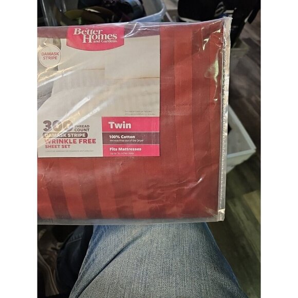 Better Homes and Garderns 300 Thread Count Twin Sheet Set Red Damask Stripe New - Picture 8 of 8
